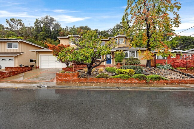 Building Photo - Stunning San Carlos 5 bedroom 4 bathroom House Available now