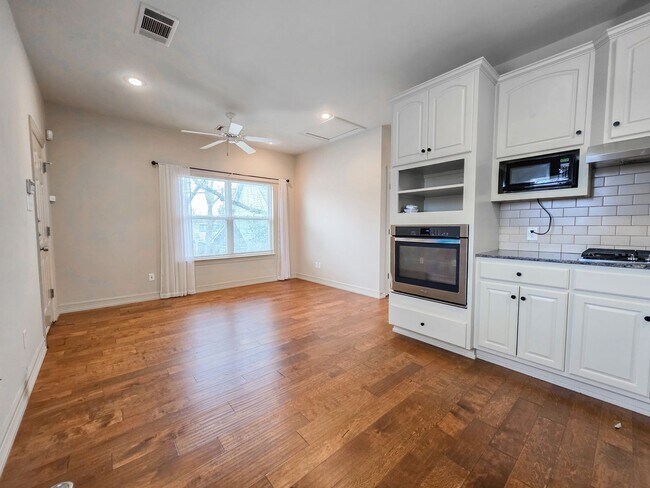 Photo - 4515 Avenue G Ave Unidad B