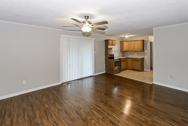 Photo - 105 Tecumseh Trail