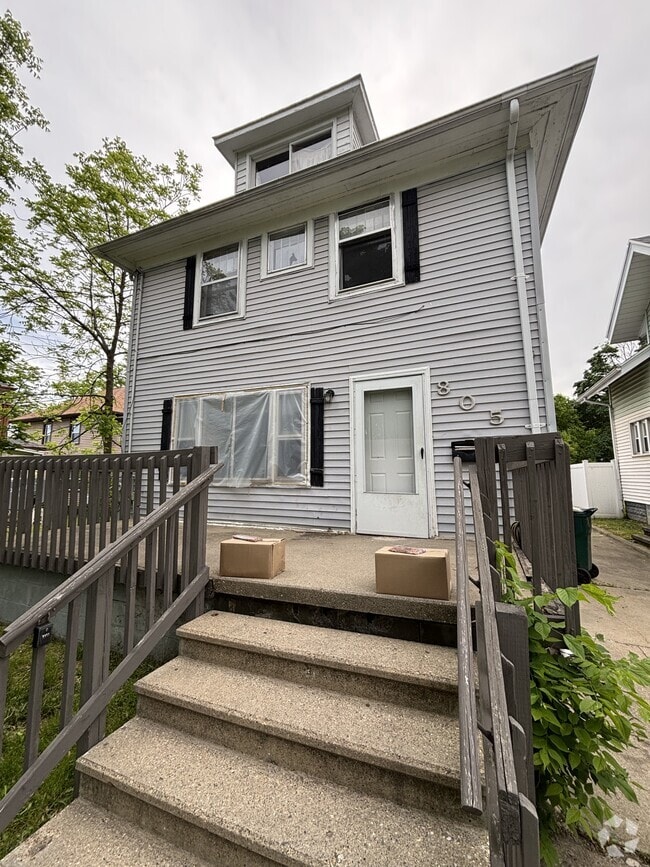 Building Photo - 805 Riverview Ave Rental