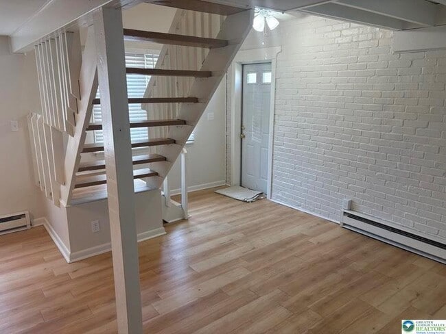 Photo - 5 E North St