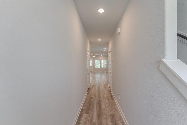 Photo - 33 Courageous Side Way