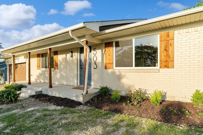 Photo - 503 Rogers Way