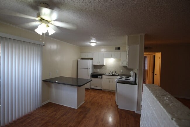 Photo - TOUR TODAY! Willow Park Town Homes- (Unit 20) 2 Bedroom Town house for Rent in Lindale!