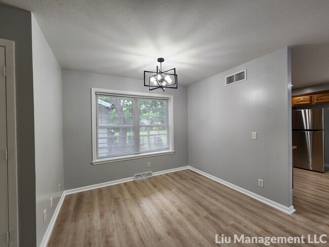 Photo - 1042 N Traub Ave