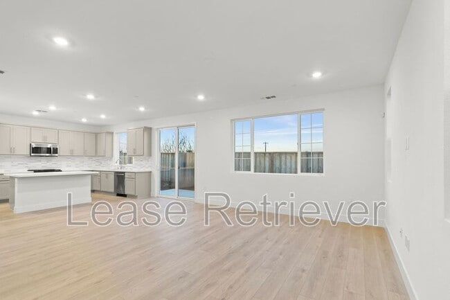 Photo - 1909 Ariana Pl