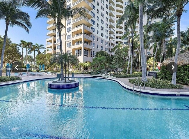 Building Photo - 19501 W Country Club Dr Unit 2515