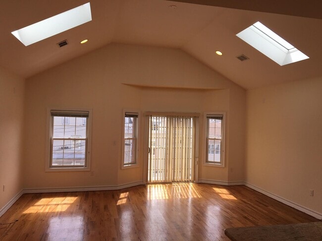 Photo - 28 Leonard St Unit 2