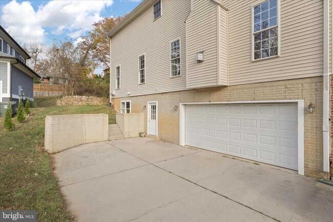 Photo - 2659 Military Rd