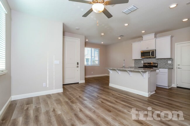 Photo - 1295 Victorian St