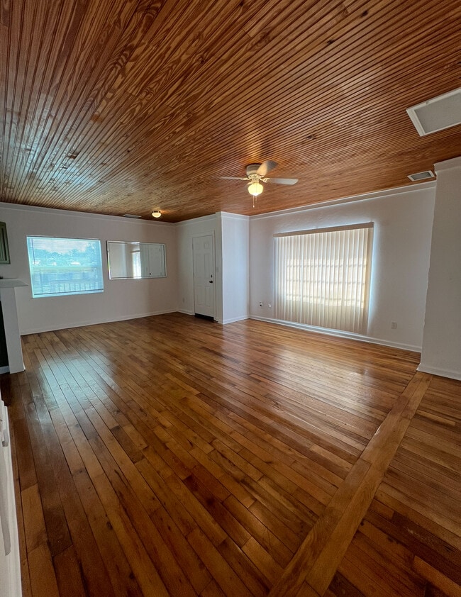 Photo - 412 Riverside Dr