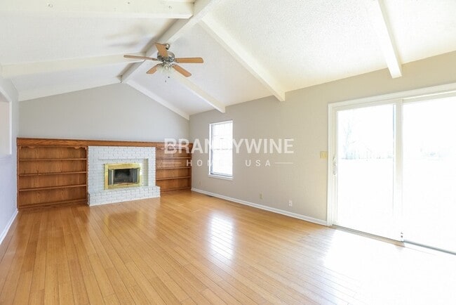 Photo - 611 W Walnut St