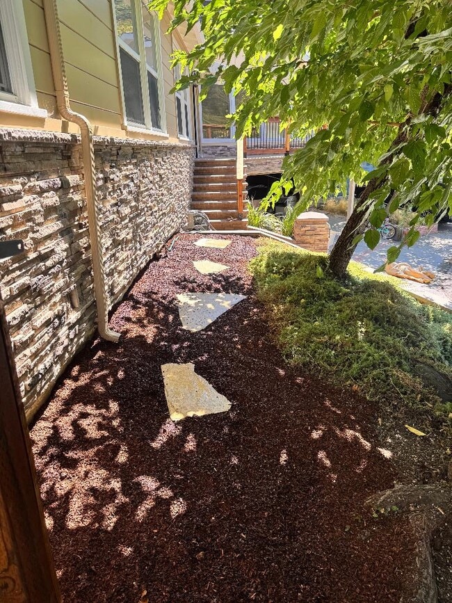 Pasarela frontal que sale del dormitorio principal - 56 Glenaire Dr Casa