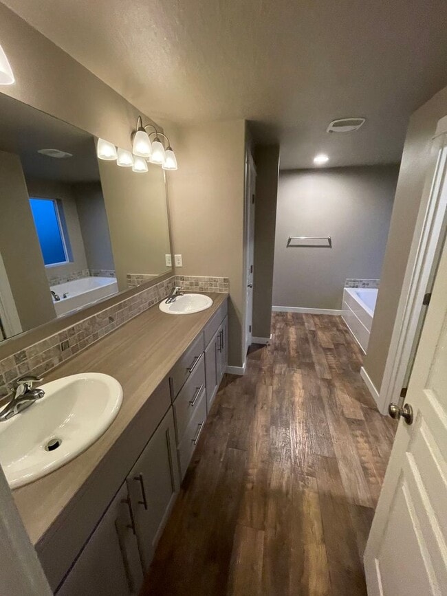 Photo - NW Albany home Clean and comfortable!