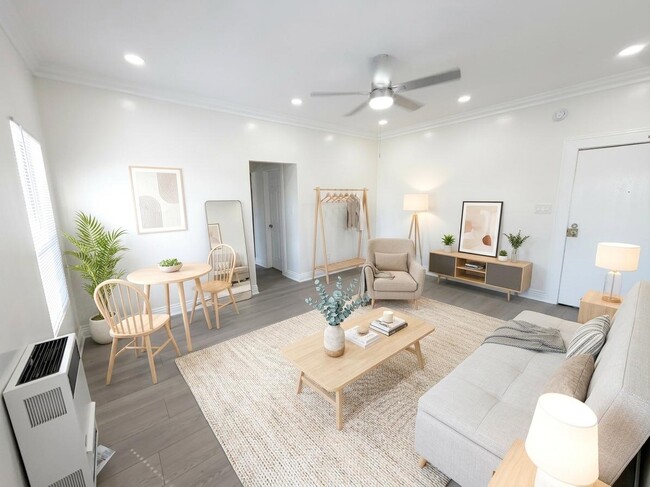 Unit 304 - 1117 S Westlake Ave
