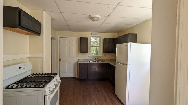 Photo - 384 Iona Ave