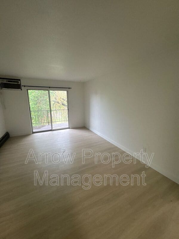 Photo - 215 E Arbor Ave