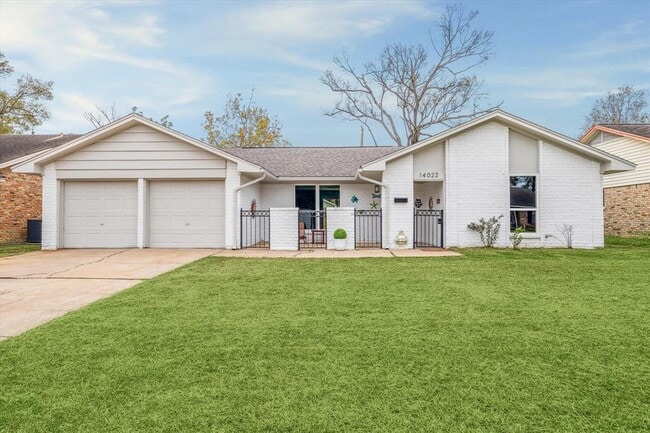 Photo - 14022 Roundstone Ln House