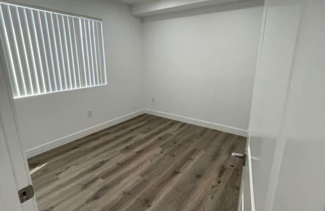 Building Photo - 1255 W 8th St Rental