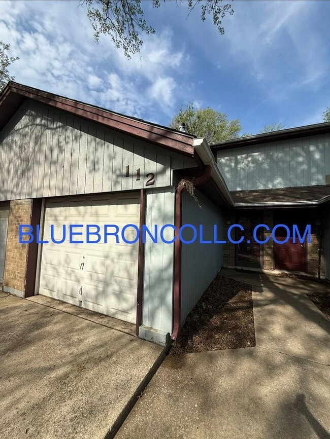 Building Photo - Spacious 2 Bedroom unit for a great price!