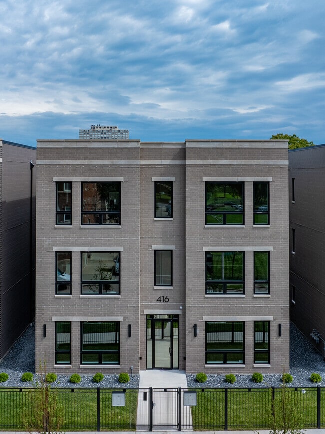 Building Photo - 416 E 50th Pl Unit 1W