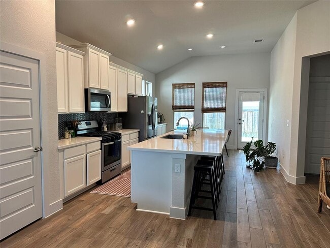 Photo - 8600 Cumbrae Ln