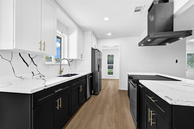 Photo - 7114 Fox Run Dr