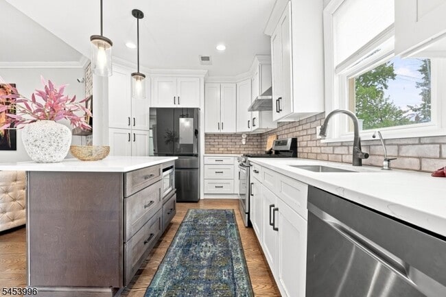 Photo - 64 Montague Pl