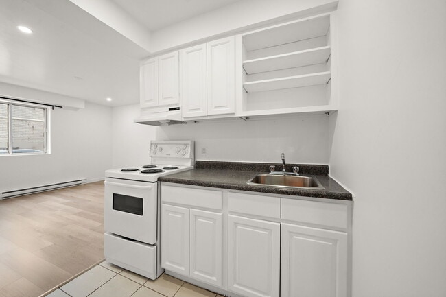 Building Photo - 1240-1250 Rue du Fort