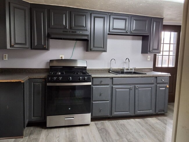 Photo - 119 Thompson St