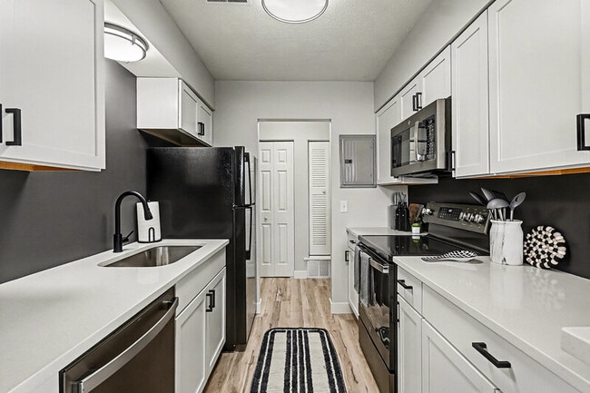 Photo - 11724 Arbor St Unidad #8