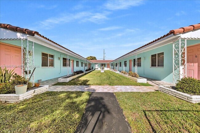 Photo - 1839 Funston St Unit 5