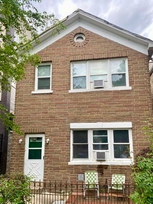 Building Photo - 910 N Paulina St Rental
