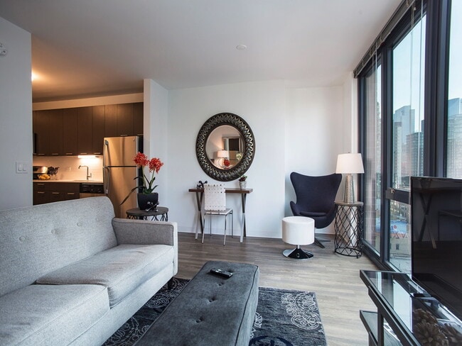 674 N Wells St Unit 1904