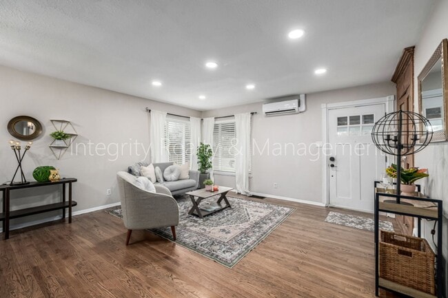 Photo - 3200 S Grape St