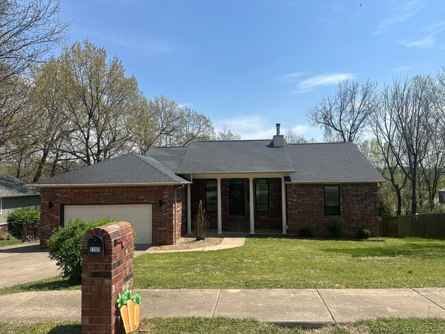Available June 1st! Beautiful 4-Bedroom, 2... - Available June 1st! Beautiful 4-Bedroom, 2... House