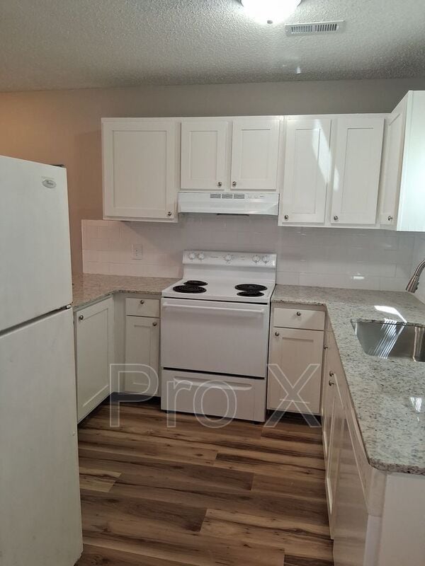 Photo - 502 N Betty Jo Dr