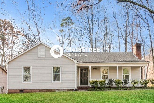 Photo - 3 Bedroom Pet-Friendly Home in Charlotte, NC with Main Street Renewal