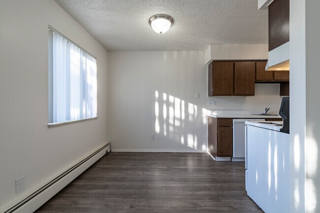 2BR, 1BA - 915SF - Dining Room