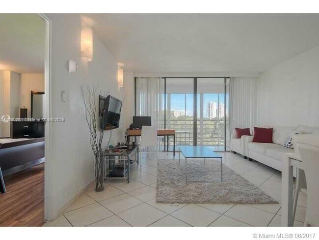 Photo - 20400 W Country Club Dr Unidad 410