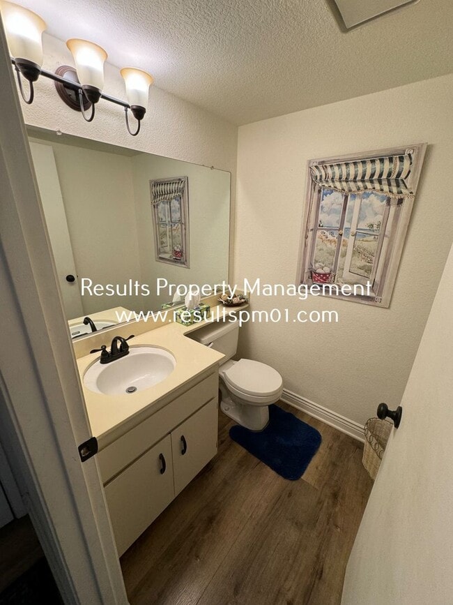 Photo - Hidden Roseville 3 Bed 2.5 Bath Gem