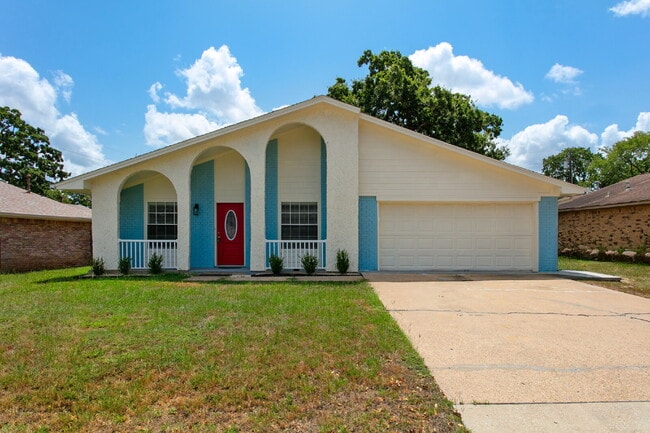 Building Photo - 3/2 Move-In Ready with Washer, Dryer, Refrigerator & Lawn Care Included!