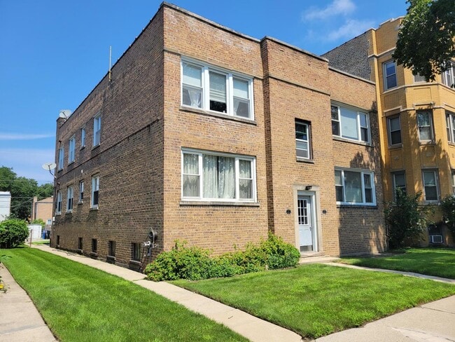 2636 W Berwyn Ave Unit 2E