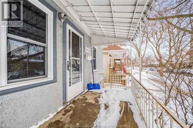 Photo - 1153 Gladstone Ave