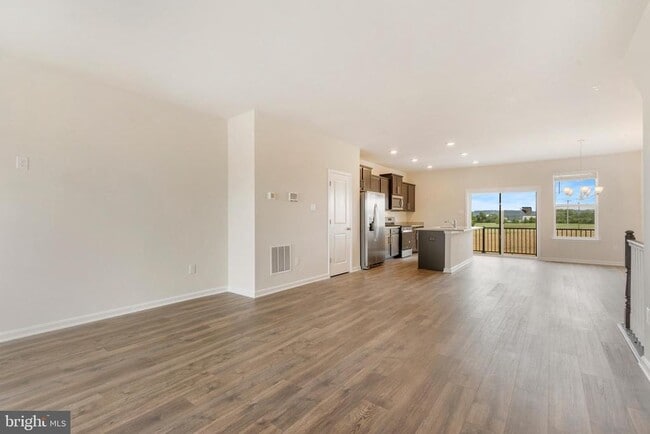 Photo - 572 Union St