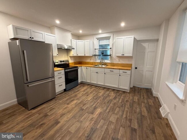 Photo - 601 Hawley St