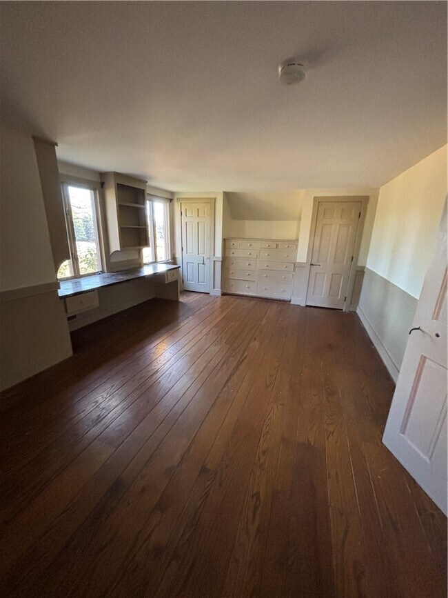 Photo - 930 W Bloomfield Rd