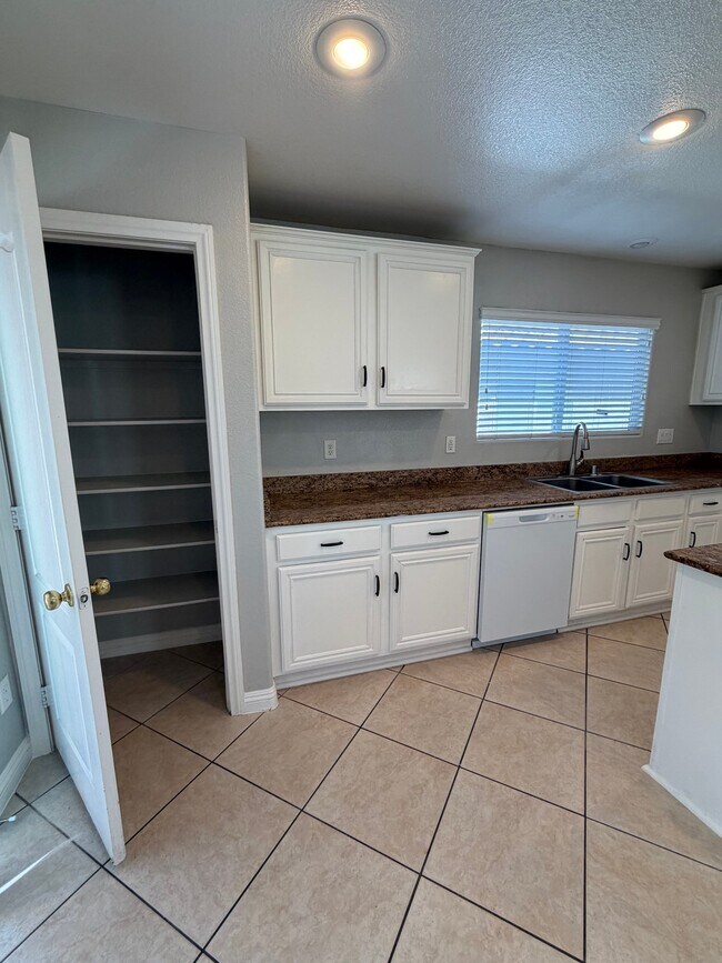 Photo - 9521 Grand Fir Ct