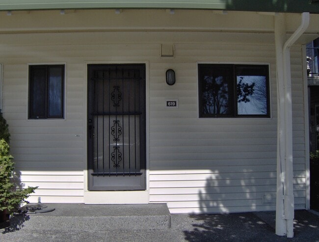 Photo - Charming Townhouse! Water Sewer and Garbage Included!