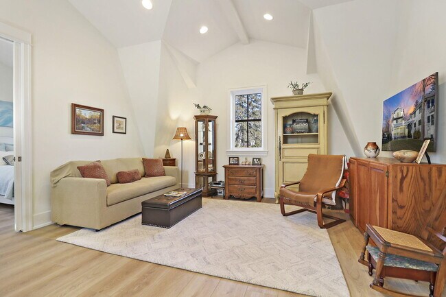 Building Photo - 3 N Walworth Ave